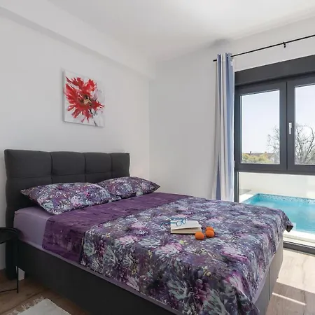 Beautiful In With Kitchen * Pula