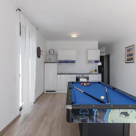 Beautiful In With Kitchen * Pula