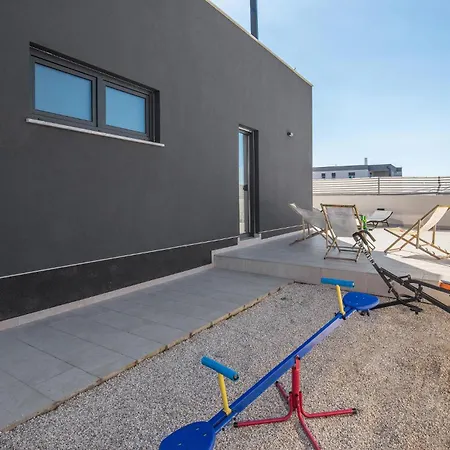 Beautiful In With Kitchen *