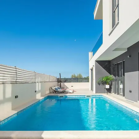 Beautiful In With Kitchen Casa de Férias Pula