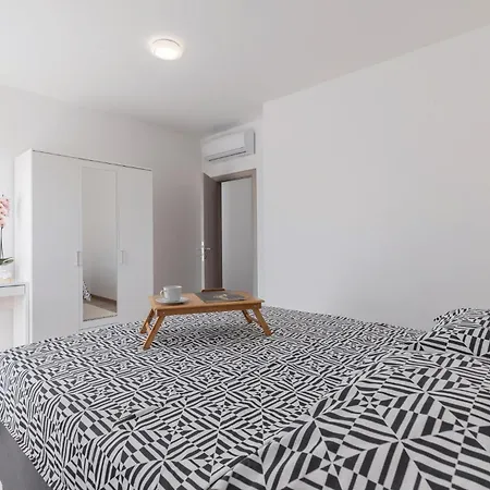 Feriehus Beautiful In With Kitchen Pula