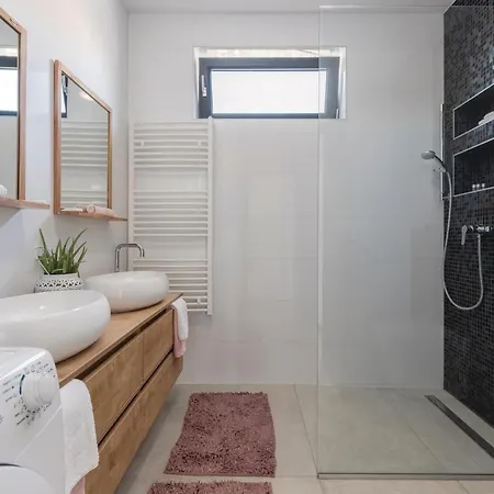 Feriehus Beautiful In With Kitchen