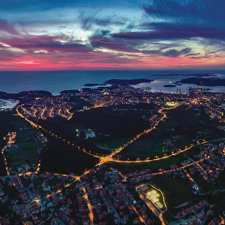 Beautiful In With Kitchen * Pula