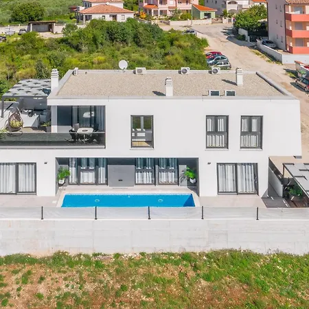 Beautiful In With Kitchen