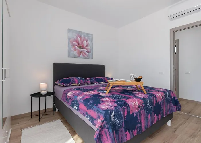 Holiday home Beautiful In With Kitchen *