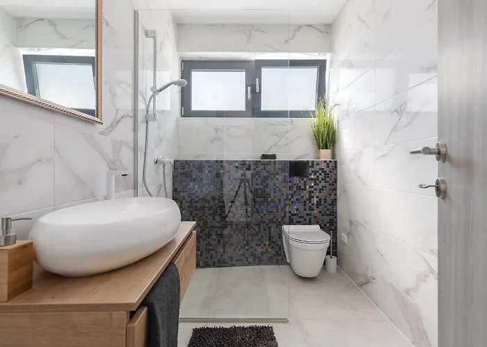 Beautiful In With Kitchen * Pula