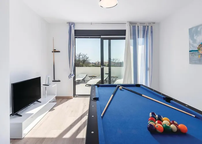 Beautiful In With Kitchen *