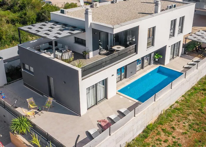 Beautiful In With Kitchen * Pula