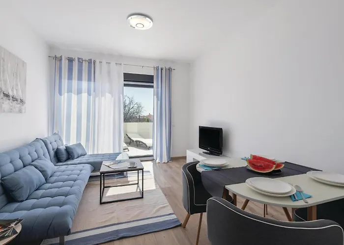 Beautiful In With Kitchen *