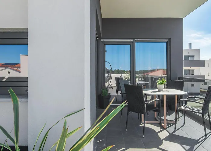 Beautiful In With Kitchen * Pula