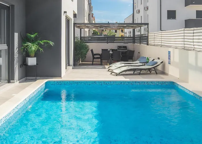 Beautiful In With Kitchen *