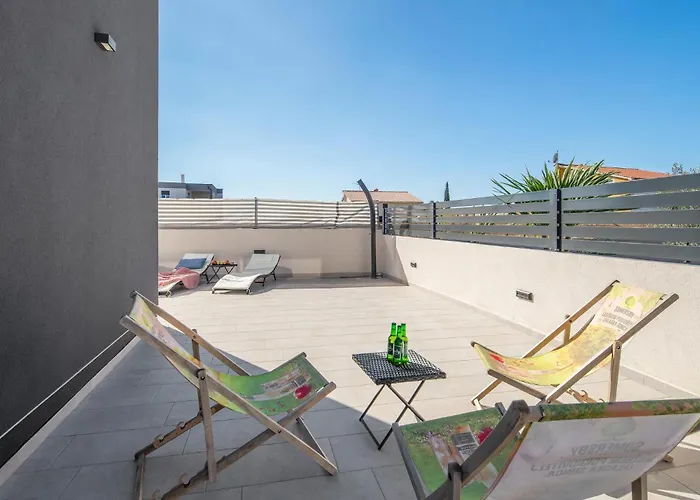 Beautiful In With Kitchen *