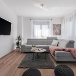 Holiday home Luxurious In