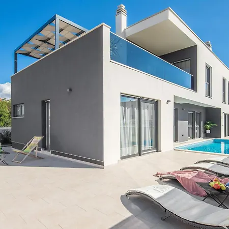 Ferienhaus Beautiful In With Kitchen