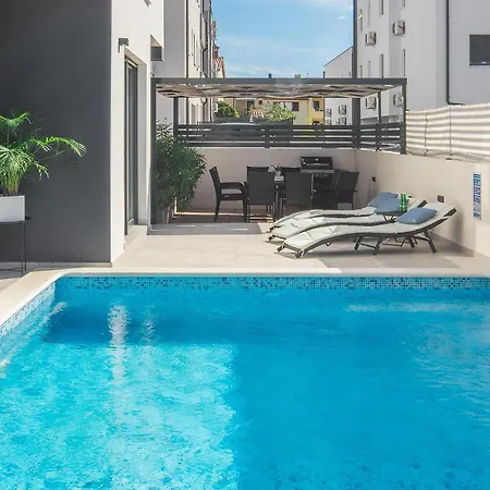 Beautiful In With Kitchen *