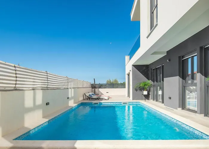 Beautiful In With Kitchen Дом отдыха Пула